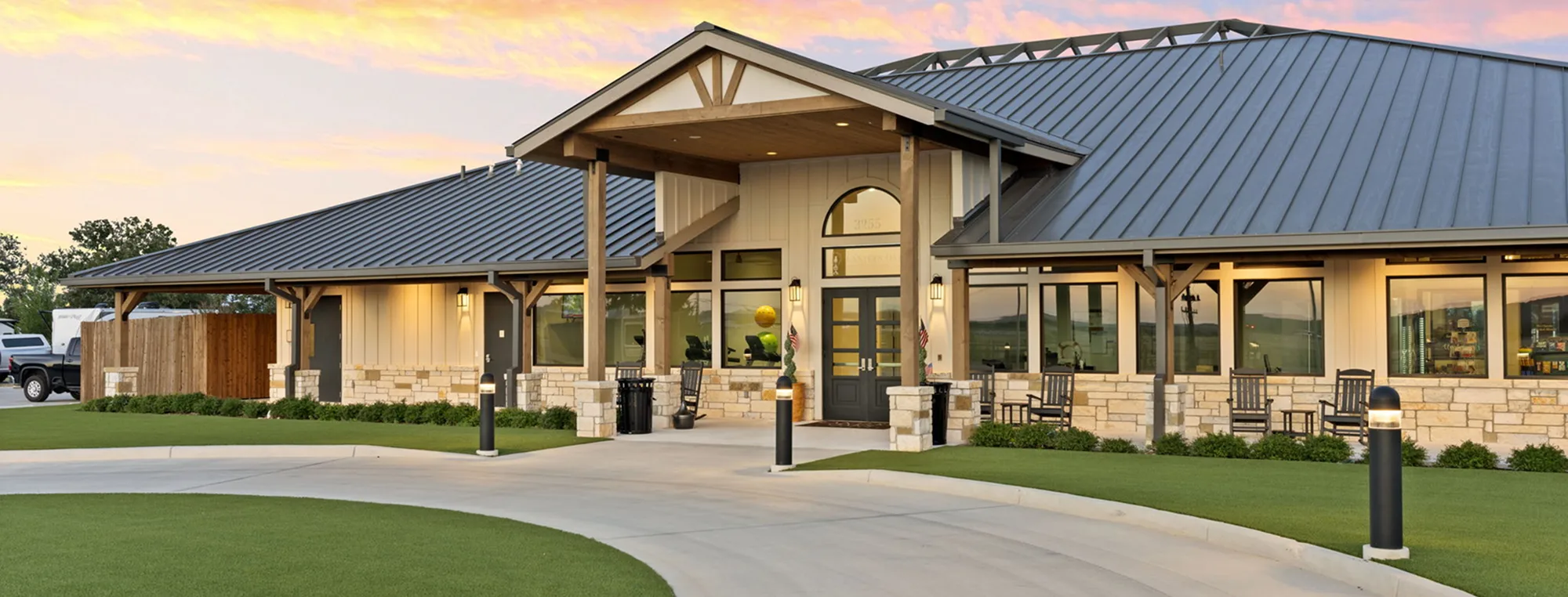 Lantern Oaks clubhouse exterior